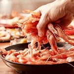 海鮮だってご用意あります！甘エビ掴みどりやサーモン生春巻き、脂ののったゴマカンパチなど多数！