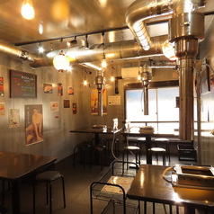 2階フロアはテーブル席でゆっくりと♪