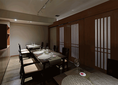 9～12名に区切れる仕切りもございますので個室としても活用できます。