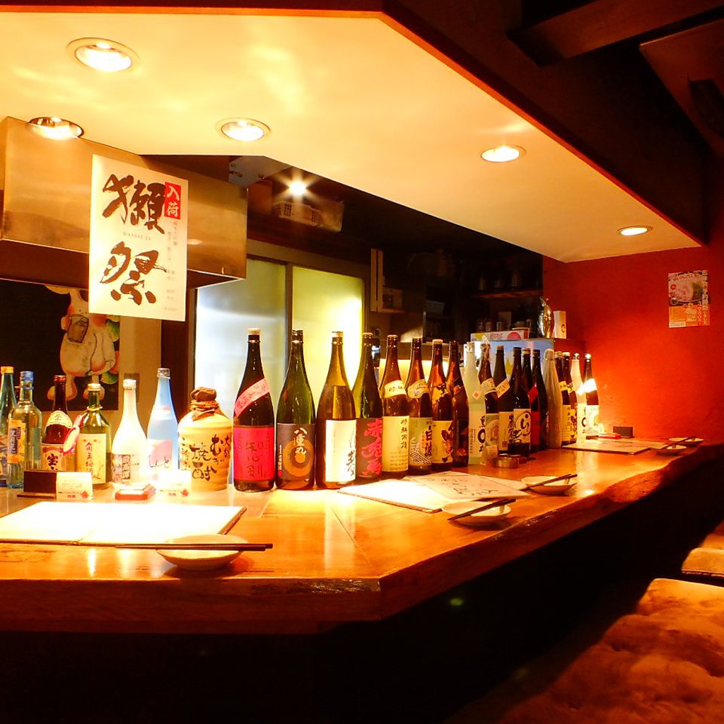 落ち着いて飲めるカウンター席をご用意！