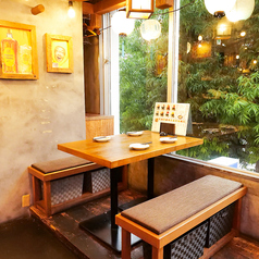 窓際のお席でゆっくり楽しむこともできます！ふとした時に外の景色を眺めながら飲むお酒も美味しいです◎