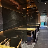 当店のテーブル席は、仕切りを設けることができ、プライベート空間をさらに高めることが可能です。上質なとんかつを楽しみながら、周囲を気にせずゆったりとした時間をお過ごしください。