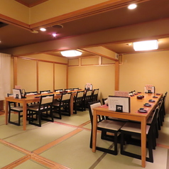 二階は一間で36席まで収容可能。36名でのご利用の場合は二階貸切となります。