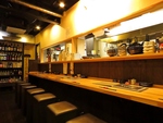 当店はゆったりと飲んで楽しめるカウンター席もあり！おひとり様も歓迎です。ぜひ鮮魚とお酒で舌鼓を
