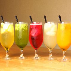 彩り鮮やかな果実入りドリンク