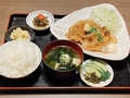 料理メニュー写真 豚ロースの生姜焼き定食(みそ汁・小鉢２品付)