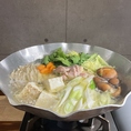 鶏白湯鍋は4時間煮込んだ白湯スープを使用！じっくり煮込んだコクのあるスープをお楽しみください♪