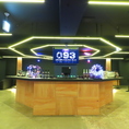 【繋がる安心が夜の充実度を上げる】二次会で撮影した写真や動画。その場ですぐに友人とシェアしたいですよね。当店は無料Wi-Fiがあるので、データ送信も通信量を気にする必要がありません。お気に入りの曲を調べたり、急な連絡を確認する際にも安心です。便利な環境が特別な夜をサポートします。