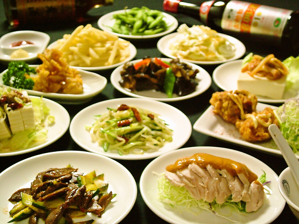 色々つまんで飲みたいお客様向け280円小皿料理多数!!皆でワイ飲み♪お一人でちょい飲み♪大歓迎♪