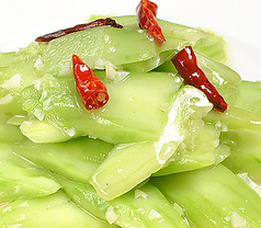 キュウリの冷製ニンニクソース