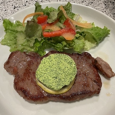 牛ロースステーキ ブルギニオンバター添え