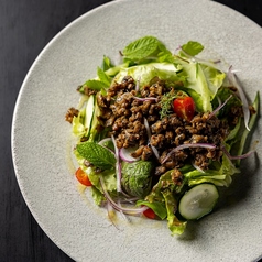 地鶏と彩り野菜のガパオサラダ