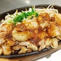 料理メニュー写真&nbsp;鉄板チキン ステーキソース