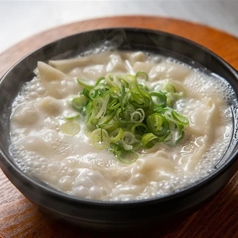 鶏白湯スープの炊き餃子