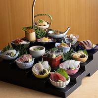 蝦夷前刺しと酒菜の16面盛り「大雪山」4378円 (税込)