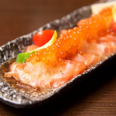 サーモン刺しいくら添え