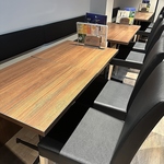 少人数からご利用可能なテーブル席。つい長居したくなる落ち着いた雰囲気の店内は女子会にオススメ◎