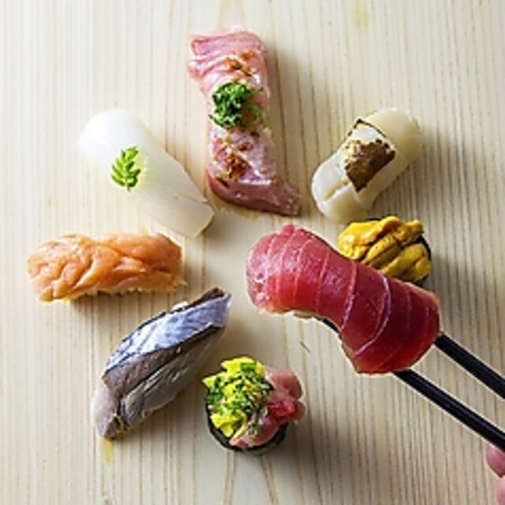 厳選した海鮮を使った、マグロや甘エビ、サーモンなど、自慢の握り寿司！一貫からご注文可能です♪