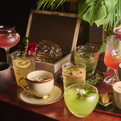 ジャングルの素材を使ったオリジナルカクテル。ここでしか楽しめない味わいを。