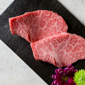 【日本三大和牛の近江牛をリーズナブルに堪能】日本三大和牛の一つとされる近江牛を牧場直送で仕入れ、高品質でありながらリーズナブルにご提供しております。きめ細かな肉質と上品な脂の甘み、口いっぱいに広がる豊かな旨みは近江牛ならでは。