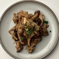 料理メニュー写真&nbsp;きのことモッツァレラのバルサミコマリネ