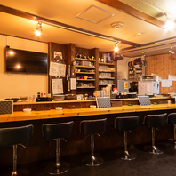 落ち着いた雰囲気が自慢の店内で、美味しい海鮮料理を!