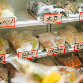 麻辣湯用のショーケースは季節の応じたお野菜もご用意。