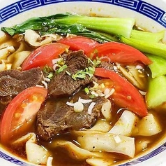 四川風トマト牛肉湯麺(刀削麺)
