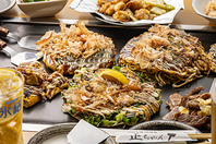 お好み焼はもちろん、バラエティ豊かな鉄板焼、一品料理
