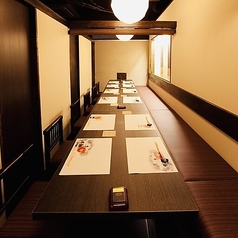 完全個室は一日一組限定のご案内。11名様～14名様を収容可能ですので、大切なお食事会にぜひご活用ください。