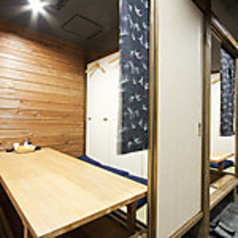 【個室】大人数様も大歓迎！！大小様々な個室をご用意しております。テーブル席などご利用シーンによって様々ご準備しております。。落ち着いた空間となっております。各種宴会にご利用ください。（写真はイメージ）
