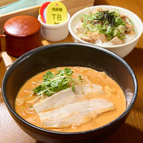 【南森町駅徒歩5分★】やみつきになる旨辛麺、夜は予約制の鍋コースで宴会に最適◎