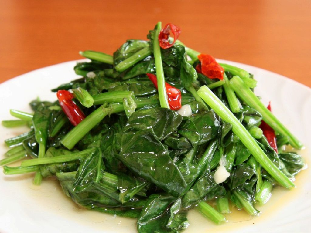 当店の人気No.1の青菜に辛口が登場！！ピリッとした辛さがまた食欲を進めます。