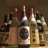 グラス500円（税抜）！オーナーが直々に契約してます！世界も認めたブランド焼酎＜球磨焼酎＞も多く取り揃えています！米を主原料とした焼酎でお湯割り・水割り・ソーダ割り・ロック・ストレートとお好きな割り方でご堪能いただけます♪お好みの球磨焼酎と一緒に素敵な時間をお過ごしください◎