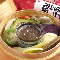 バーニャカウダやピザも沖縄食材で！