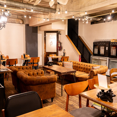 地下のフロアは貸切OK！宴会や結婚式二次会等様々なシーンでご利用いただけます。