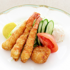 海老と帆立貝のフライ　彩野菜のサラダ添え