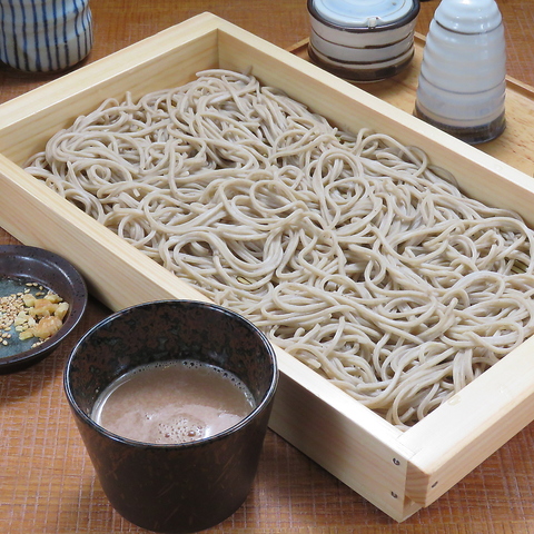 手打ち蕎麦と旬の料理を楽しむ和空間。ランチも宴会も対応。