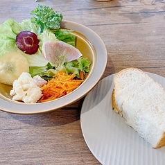 ◆デリ2種とサラダ付き！満足ランチセット