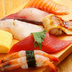 全国各地から仕入れた鮮魚で味・見た目・ボリュームに反して、食べやすさを極めた魚心オリジナルの４大作法。