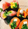 料理メニュー写真&nbsp;マグロの赤身とネギトロのトロタク海苔巻き