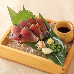 炙りたて鰹のタタキ