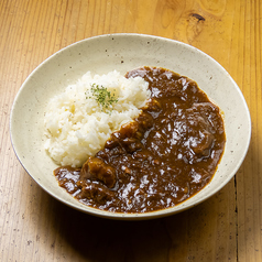 スパイシーな牛すじカレー♪締めまで大満足のメニュー！の写真