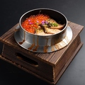 料理メニュー写真&nbsp;いくら×炙りサーモン×酢橘の釜飯