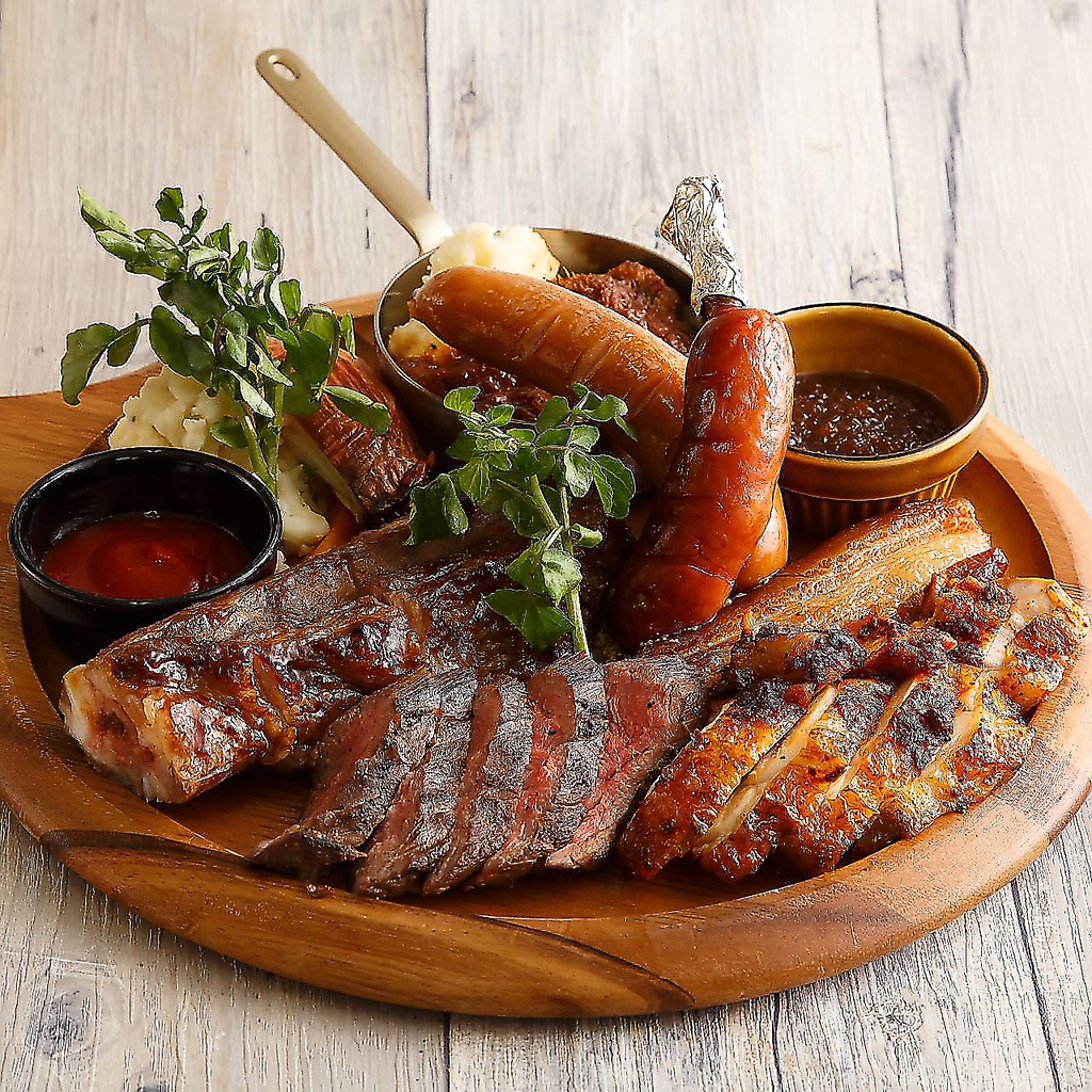 お酒との相性もピッタリなボリューむのあるお肉料理をご用意！こだわりのお料理をお楽しみ下さい♪