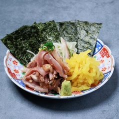 知覧鶏とたくあんの海苔手巻き