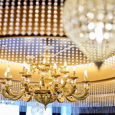 渋谷センター街近くにあるイタリアンで貸切宴会ができる!!最小40名様からご対応可能です♪木目と煉瓦を基調にしたシックな空間に、大きなシャンデリアが煌めく空間はお祝い事などにぴったり!!プラン等もご相談可能なので是非お電話ください♪【渋谷 イタリアン ピッツァ センター街 飲み放題 宴会 女子会 デート 合コン】