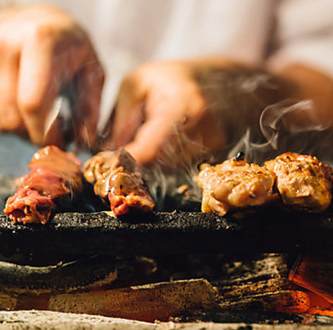 焼鳥と水炊きをメインに素材にこだわった鶏料理が楽しめる専門店☆
