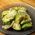 料理メニュー写真&nbsp;たっぷりアボカドとタコのローストガーリックマリネ
