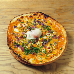 明太子とスカモルツァチーズのポテトグラタン風ピザ